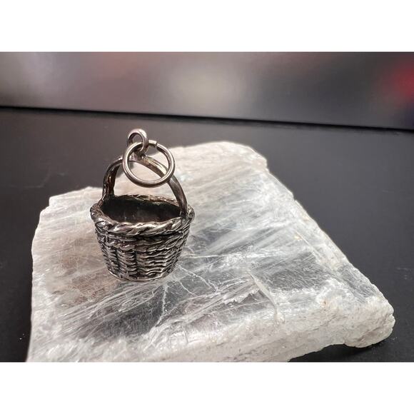 Vintage Sterling Silver Woven Basket Pendant Charm 3.79g - Picture 2 of 10